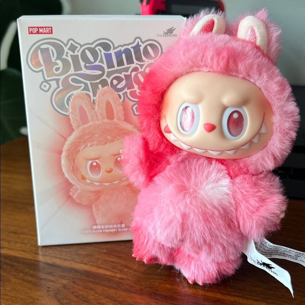 Pop Mart Labubu Love (Big Into Energy)